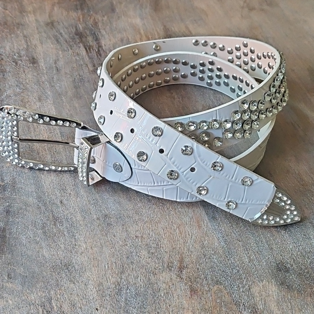 NWT White Western Rhinestone Studded Alligator Embossed White Belt